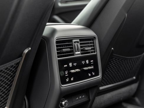 New 2025 Porsche Cayenne Turbo AWD/4WD image 37