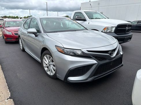 Used 2024 Toyota Camry SE FWD image 1