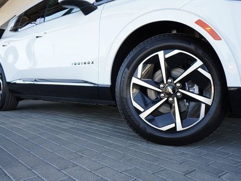 New 2025 Chevrolet Equinox EV LT image 10