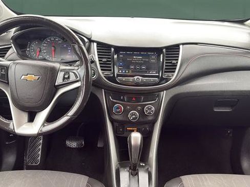 Used 2019 Chevrolet Trax LT w/ LT Convenience Package AWD/4WD image 19