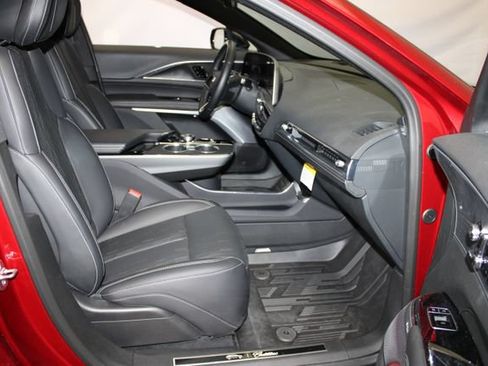 Certified 2025 Cadillac Lyriq Luxury w/ LPO, Floor Liner Package AWD/4WD image 14