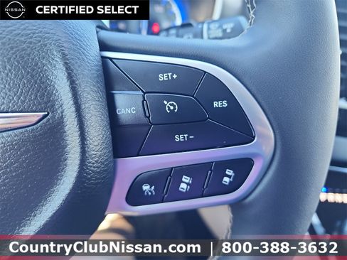 Used 2024 Chrysler Pacifica Touring-L image 19