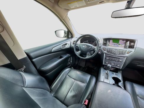 Used 2019 Nissan Pathfinder SL FWD image 17