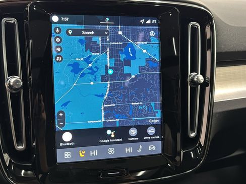 Used 2026 Volvo XC40 B4 Plus w/ Climate Package image 16