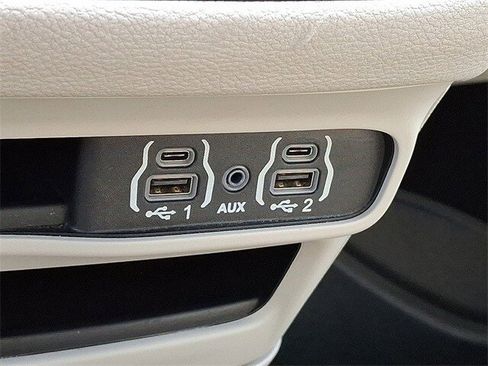 Used 2021 Chrysler Pacifica Touring-L image 24