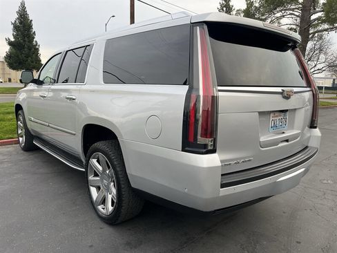 Used 2020 Cadillac Escalade ESV Luxury image 9