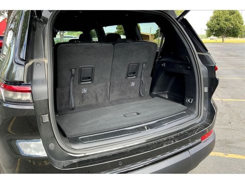 Used 2024 Jeep Grand Cherokee L Limited w/ Luxury Tech Group II AWD/4WD image 11