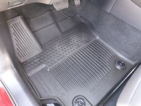 Used 2025 Toyota Corolla LE image 10