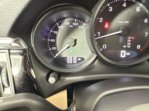 Certified 2026 Porsche Macan image 20