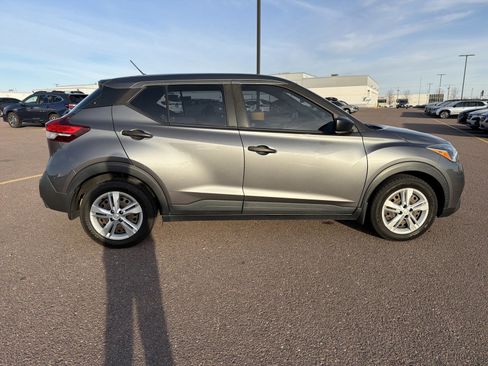 Used 2020 Nissan Kicks S image 15
