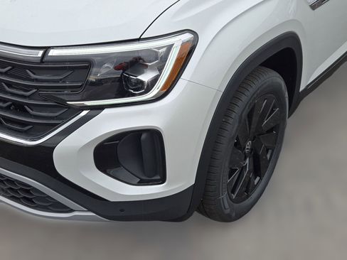 New 2026 Volkswagen Atlas Cross Sport SE image 11