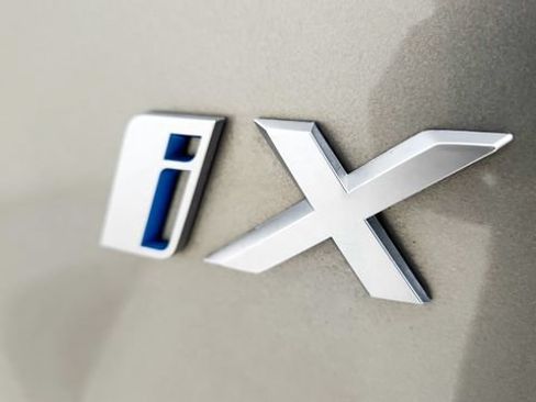 Used 2024 BMW iX xDrive50 w/ Premium Package AWD/4WD image 33