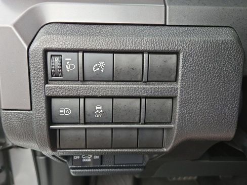 Certified 2025 Toyota Tacoma SR5 AWD/4WD image 28