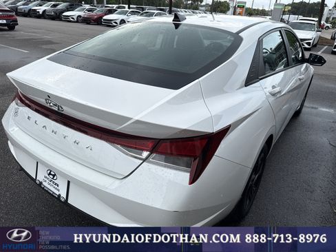 Certified 2023 Hyundai Elantra SEL FWD image 4