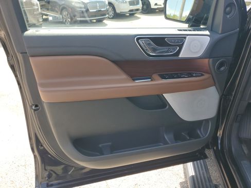 Used 2023 Lincoln Navigator L Reserve AWD/4WD image 10