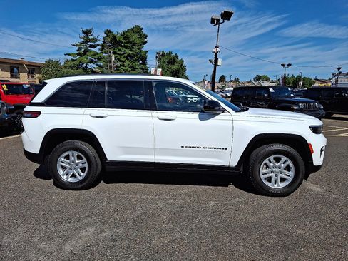 Used 2022 Jeep Grand Cherokee Laredo w/ Luxury Tech Group I image 7
