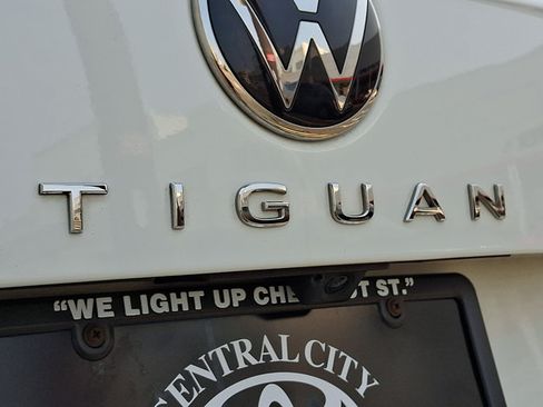 Used 2024 Volkswagen Tiguan SE AWD/4WD image 30