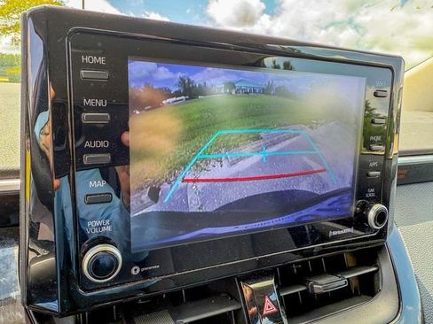 Used 2022 Toyota Corolla LE image 12