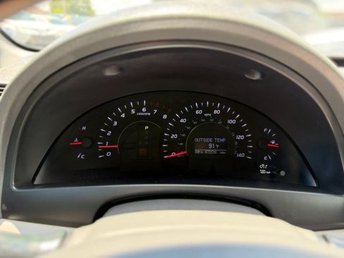 Used 2011 Toyota Camry XLE FWD image 16
