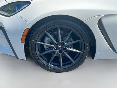 Used 2023 Toyota GR86 Premium RWD image 29