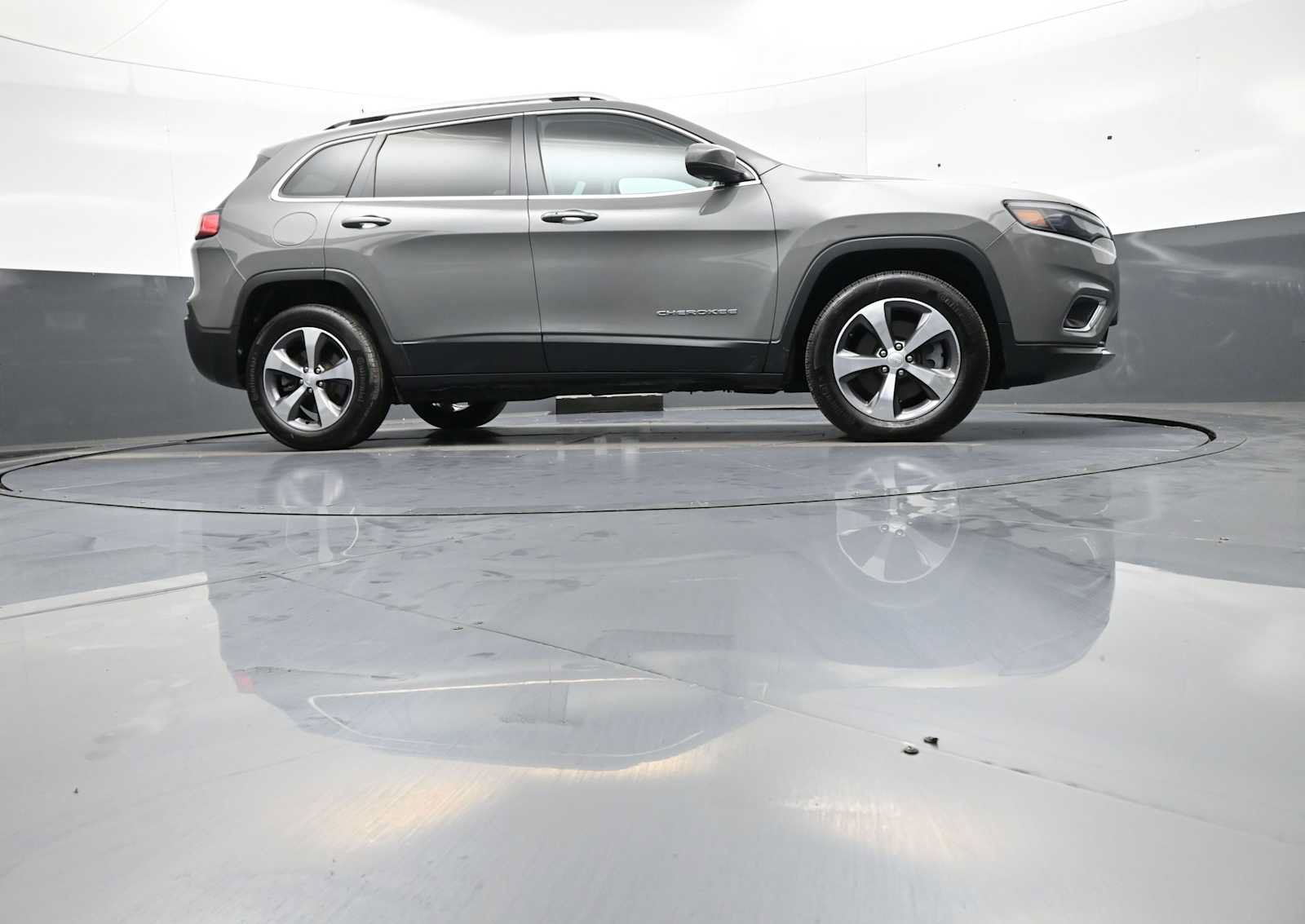 Used 2020 Jeep Cherokee Limited AWD/4WD image 29