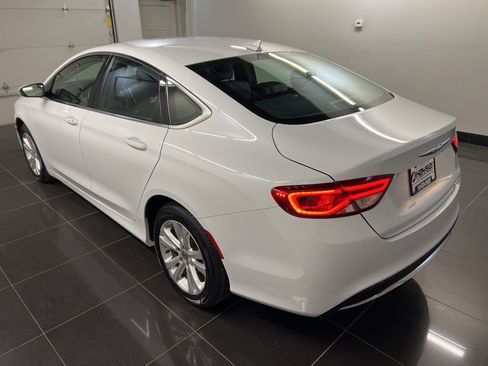 Used 2017 Chrysler 200 Limited Platinum image 4