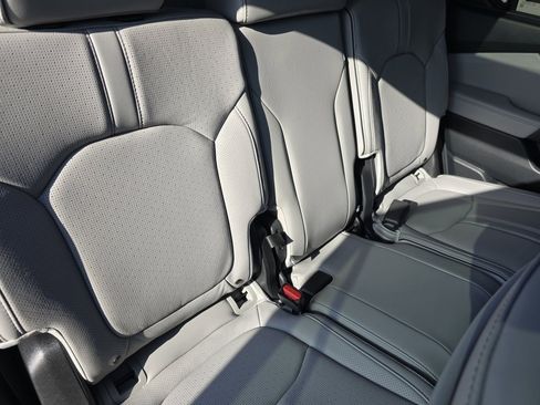 Used 2024 Honda Pilot Elite image 33