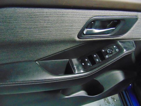 Used 2023 Nissan Rogue SV FWD image 8