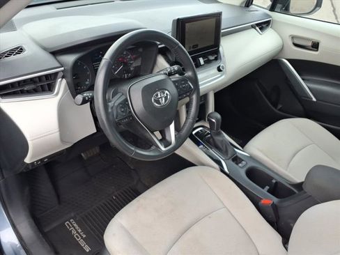 Used 2023 Toyota Corolla Cross LE image 14
