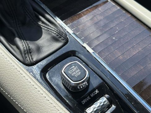 Used 2018 Volvo XC90 T6 Momentum w/ Convenience Package image 28