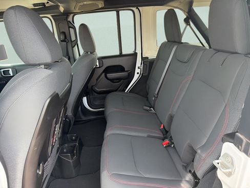 Used 2024 Jeep Wrangler Unlimited Rubicon image 16