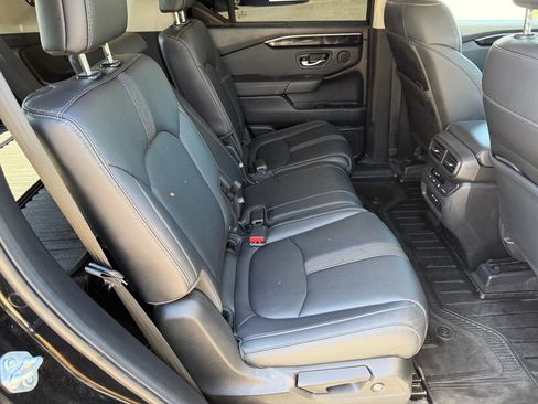 Used 2025 Honda Pilot EX-L image 17