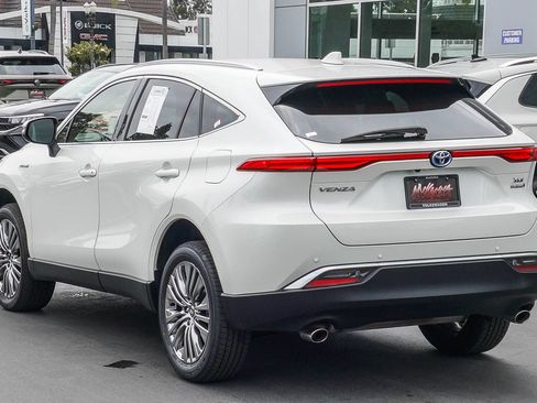 Used 2021 Toyota Venza XLE AWD/4WD image 8