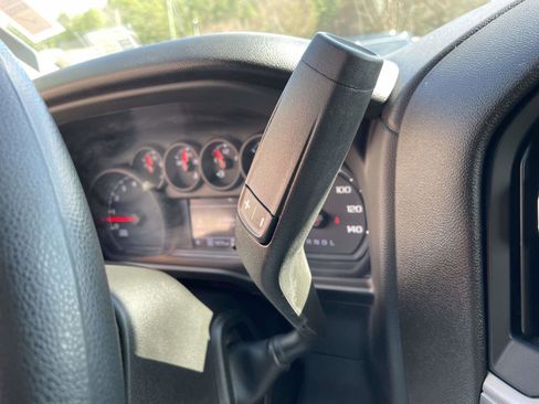 Used 2025 Chevrolet Silverado 2500 Custom w/ Custom Value Package image 18