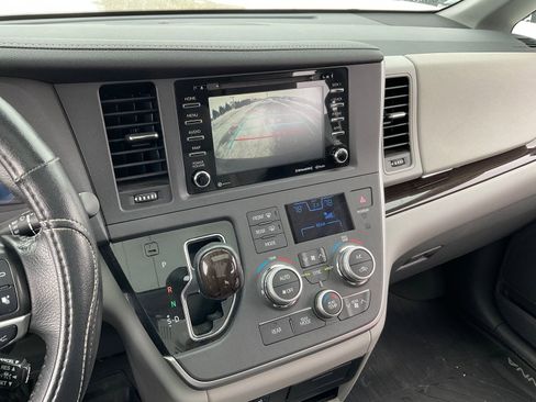 Used 2020 Toyota Sienna XLE w/ XLE Navigation Package image 36