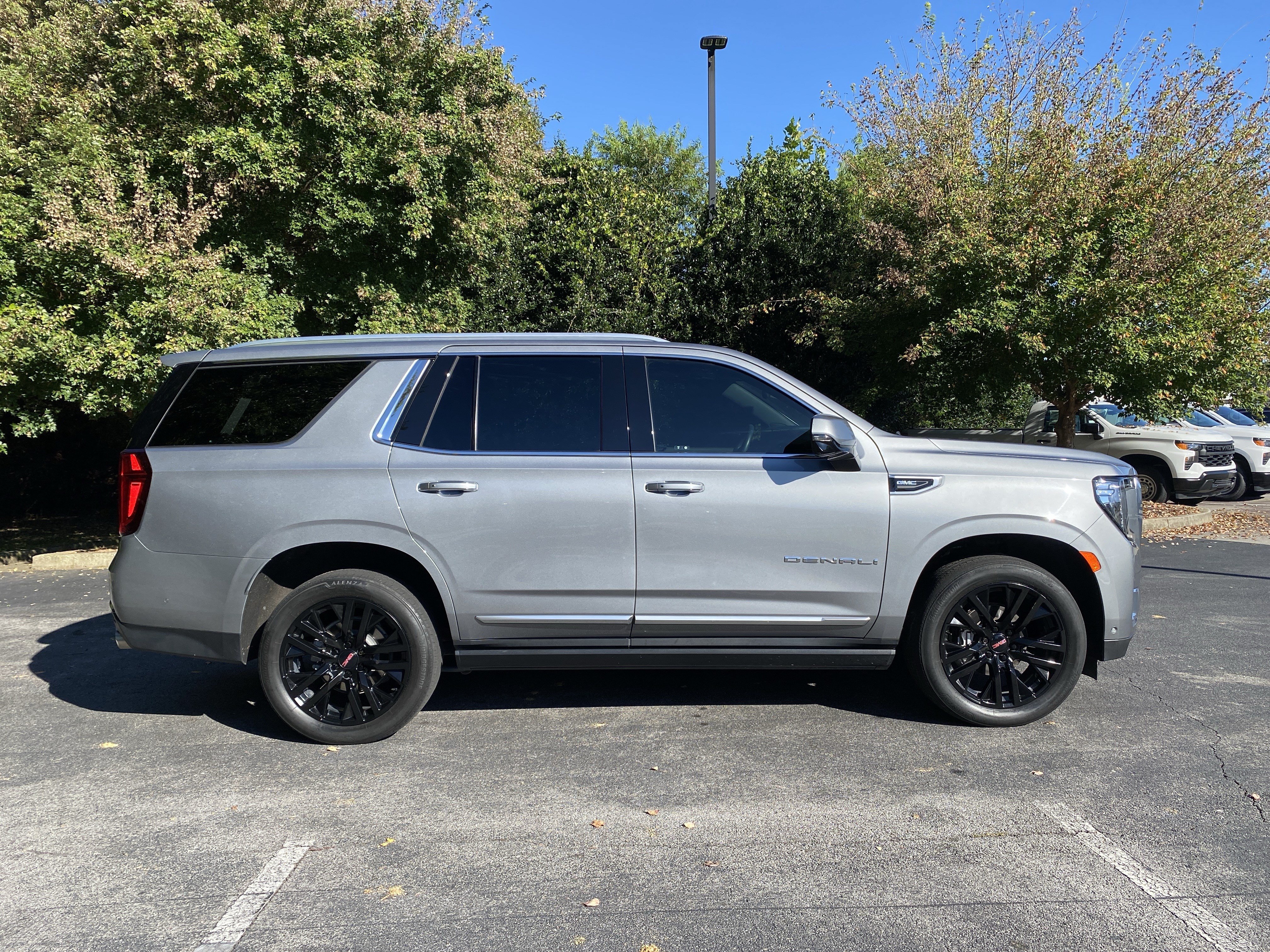 Used 2023 GMC Yukon Denali w/ Advanced Technology Package AWD/4WD image 10