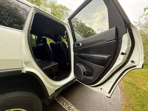 Used 2018 Jeep Grand Cherokee Limited AWD/4WD image 36