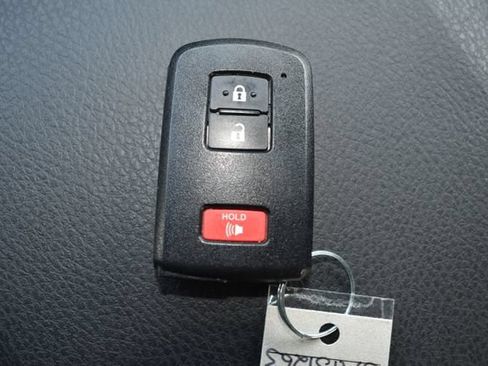 Used 2018 Toyota Tacoma TRD Off-Road w/ Technology Package AWD/4WD image 29
