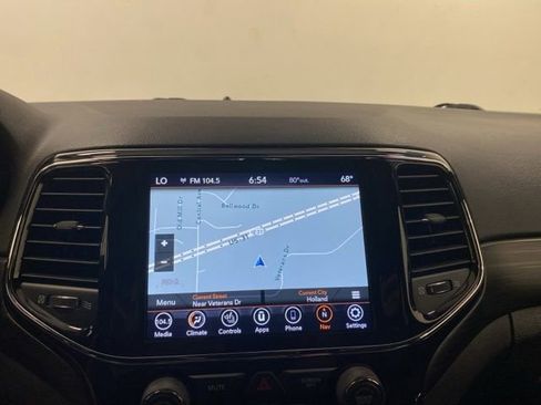 Used 2021 Jeep Grand Cherokee Laredo X AWD/4WD image 15