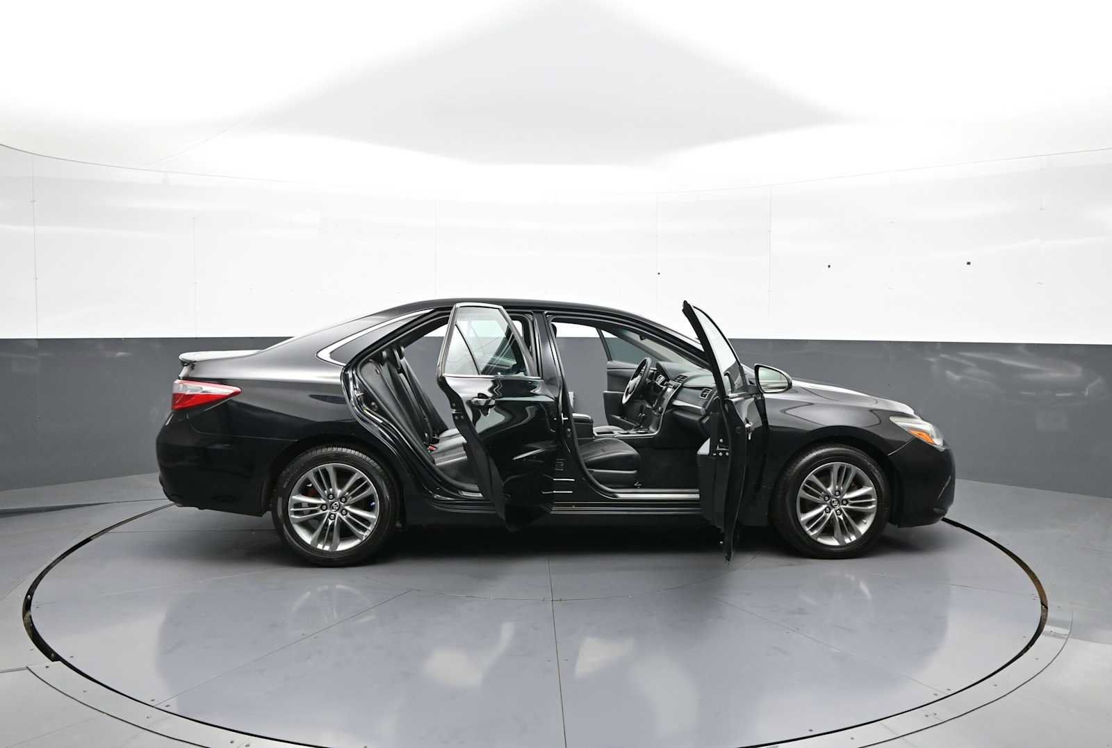Used 2016 Toyota Camry SE w/ Protection Package (Q2) FWD image 40