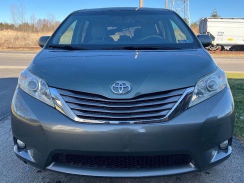 Used 2012 Toyota Sienna XLE w/ Premium Pkg image 3