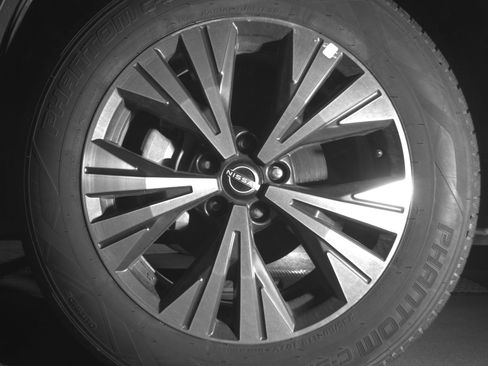 Used 2023 Nissan Rogue SV image 12