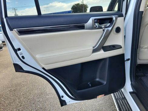 Used 2023 Lexus GX 460 Premium w/ Accessory Package image 13