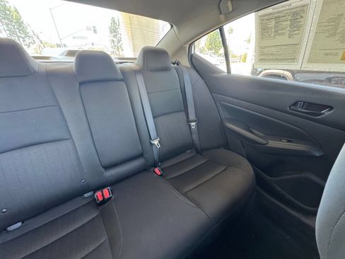 Used 2025 Nissan Altima 2.5 SV FWD image 32