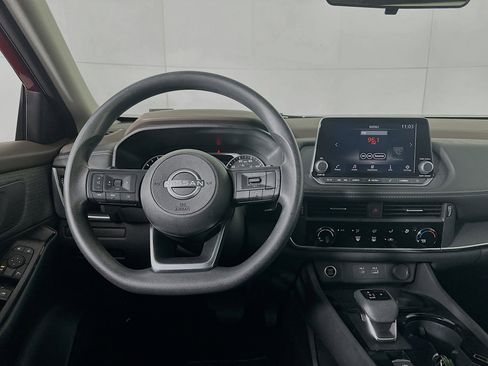 Used 2023 Nissan Rogue S image 17