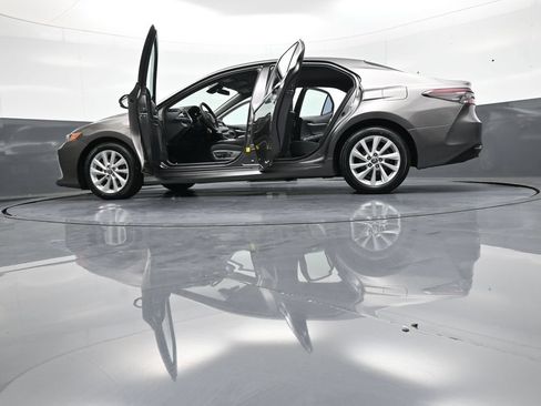 Used 2021 Toyota Camry LE AWD/4WD image 47