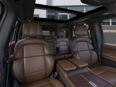 New 2025 Lincoln Navigator Reserve image 10