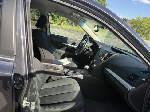 Used 2011 Subaru Outback 2.5i Premium image 10