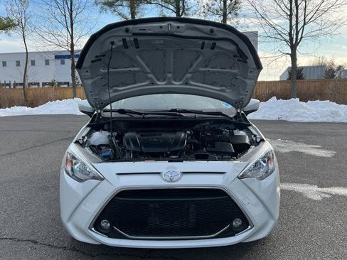Used 2019 Toyota Yaris LE FWD image 4