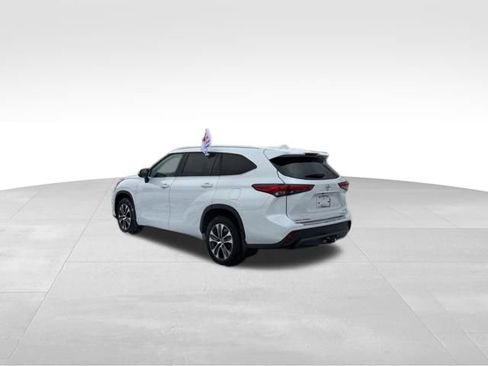 Certified 2023 Toyota Highlander XLE image 4